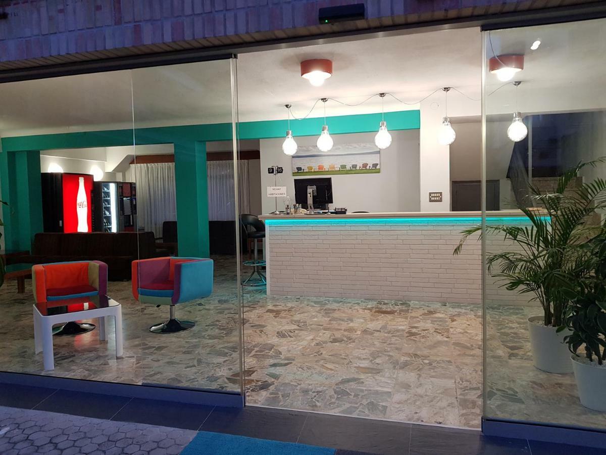 Hostal Rosi Ларедо Экстерьер фото